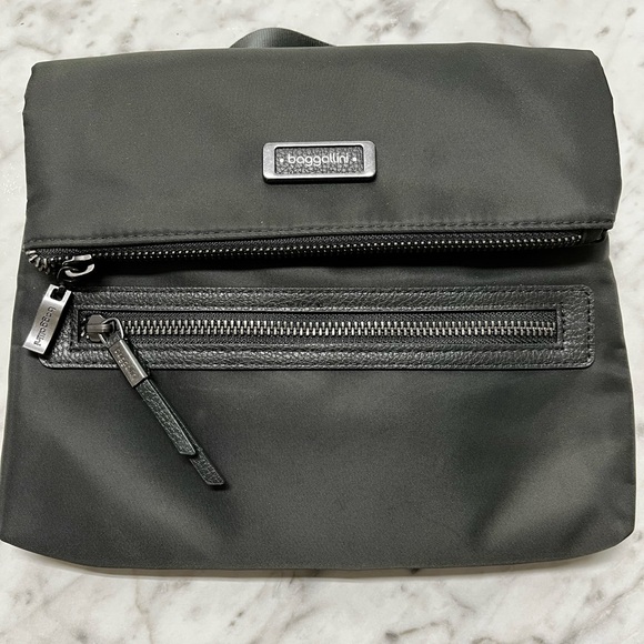 Baggallini Handbags - Baggallini Julie Slim crossbody bag.